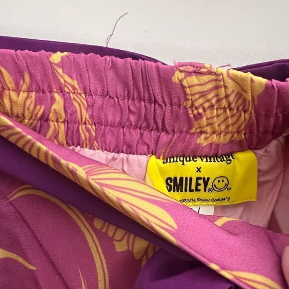 Smiley X Unique Vintage Pink Daisy Ruffle Shorts - Picture 5 of 11